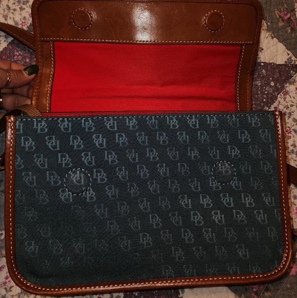 Vintage Dooney and Bourke Messenger Crossbody Purse - Picture 3 of 14